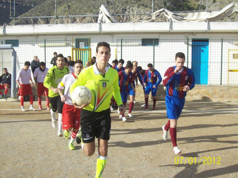 Entrata in campo delle squadre.jpg